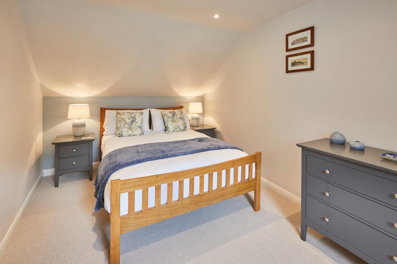 Host & - Breckon Whitby